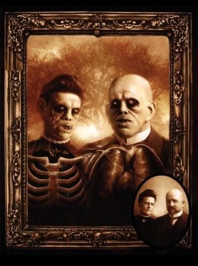  "Changing Portrait - Mr. And Mrs. Oldclot" Halloween Decoration