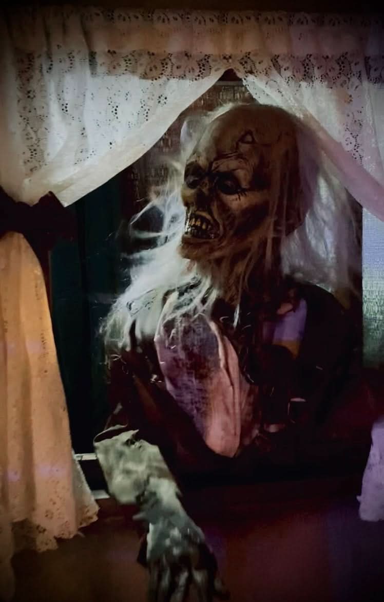  Drop Window Zombie Halloween Animatronic