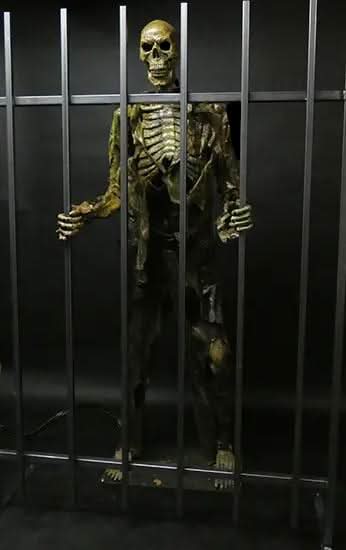 "Thrashing Corpse" Skeleton Halloween Animatronic